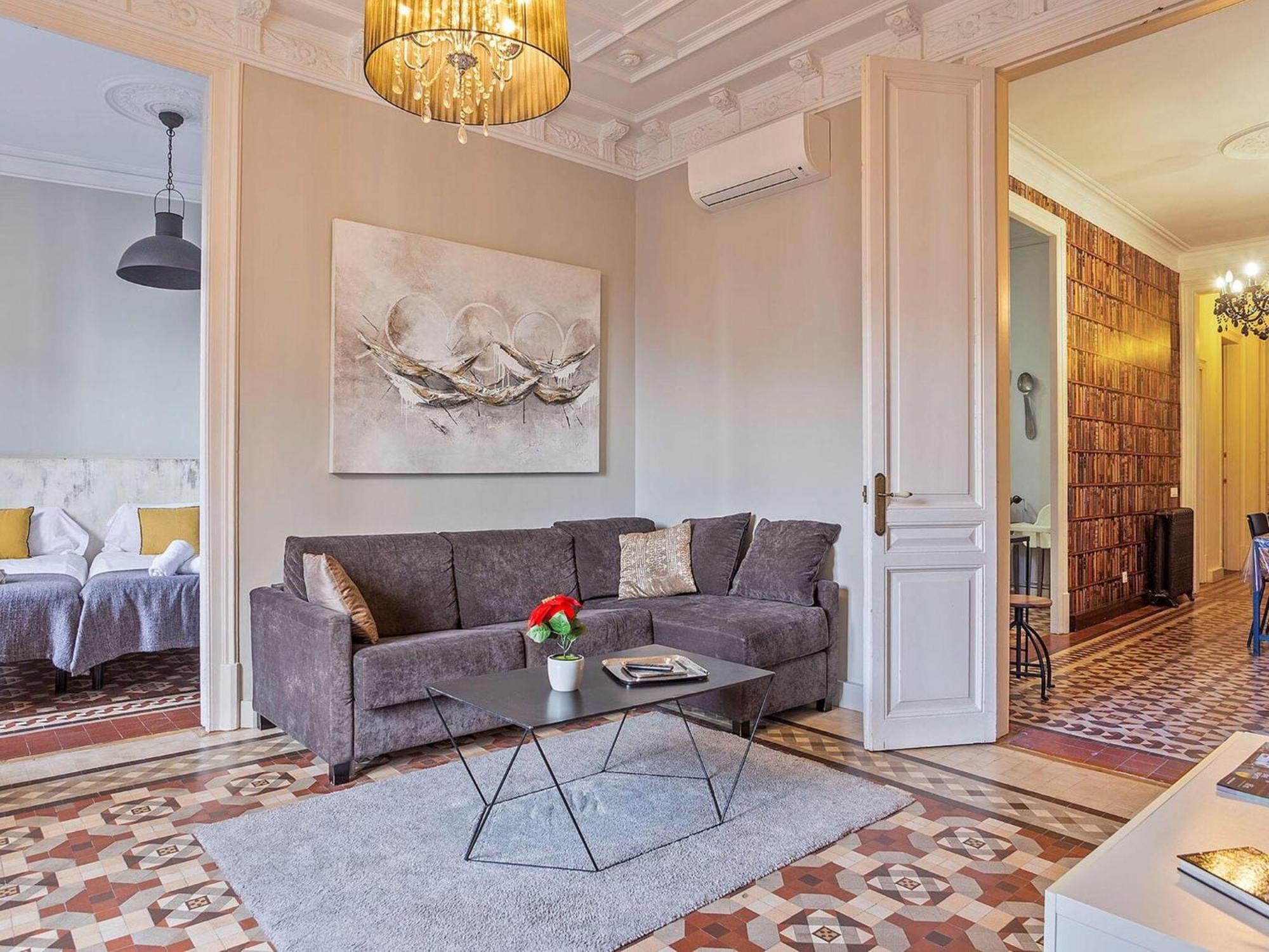 Luxurious For 9 People Recently Renovated In The Center Of * Barcelone
