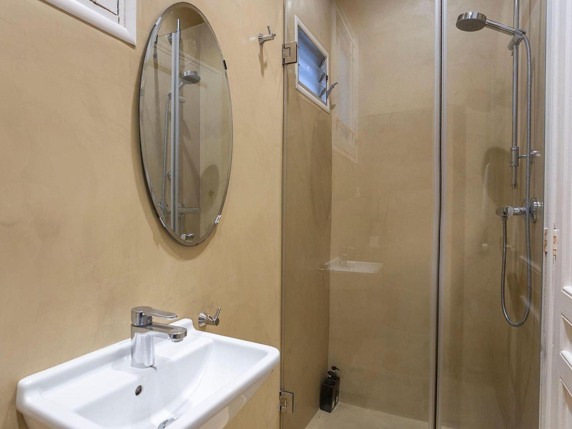 Luxurious For 9 People Recently Renovated In The Center Of Barcelone