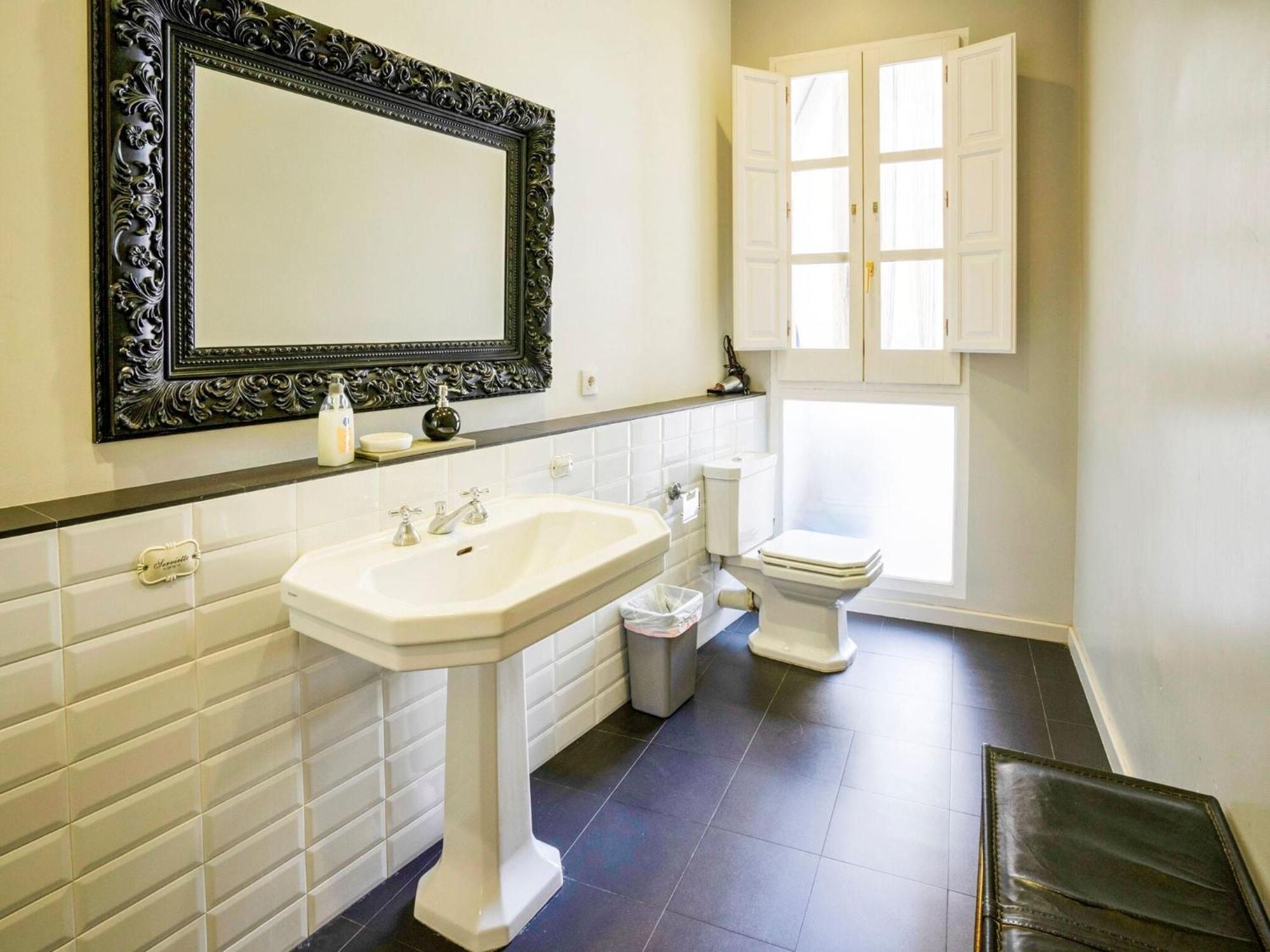 Luxurious For 9 People Recently Renovated In The Center Of Villa Barcelone