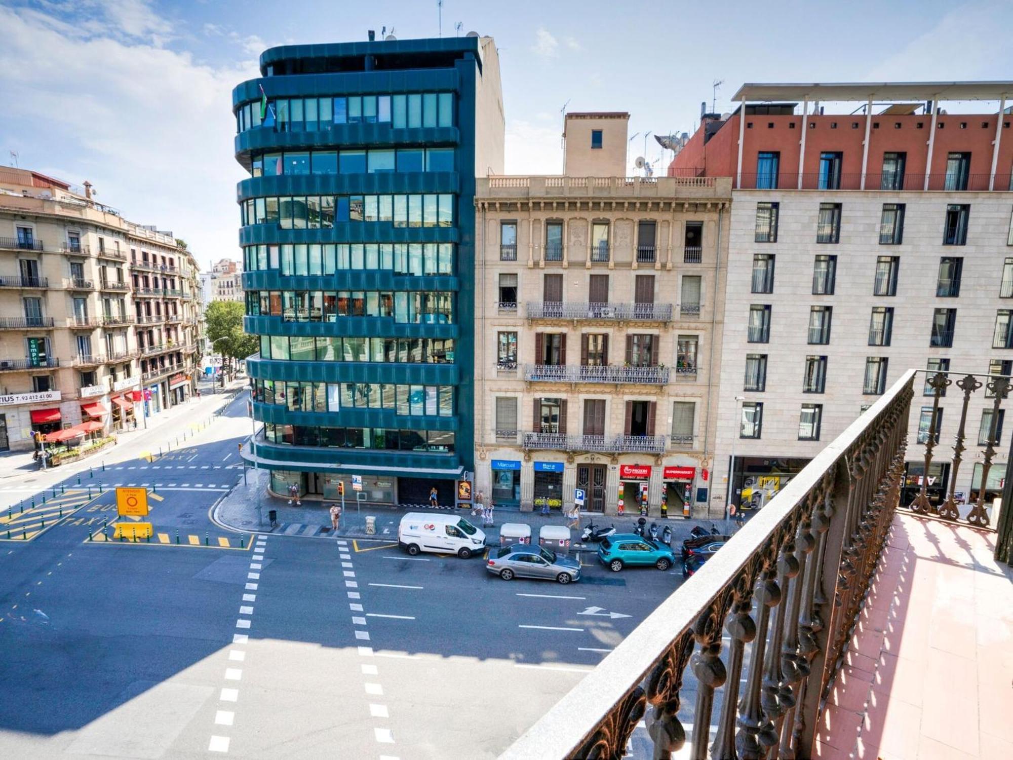 Luxurious For 9 People Recently Renovated In The Center Of Villa Barcelone