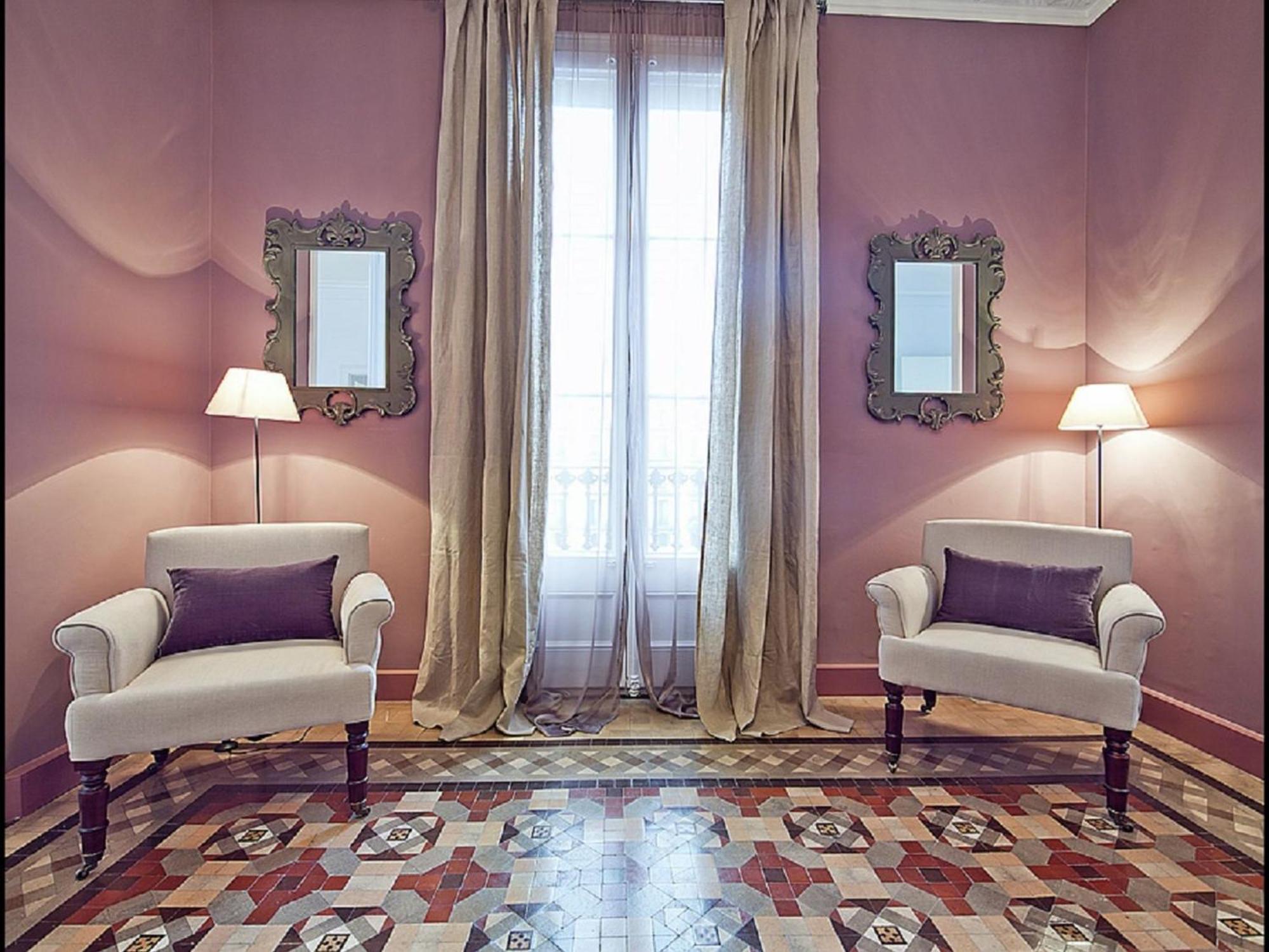 Luxurious For 9 People Recently Renovated In The Center Of