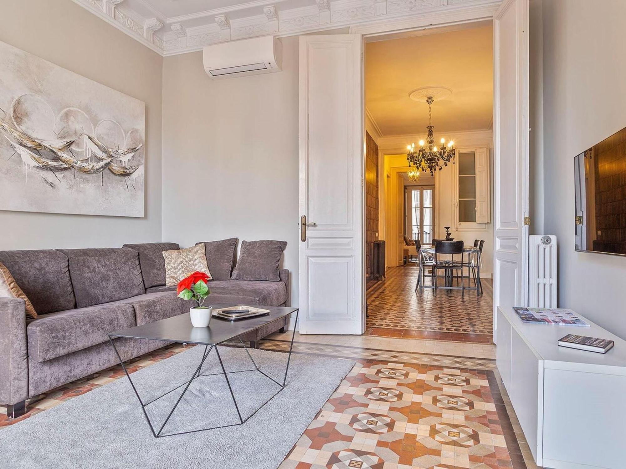 Luxurious For 9 People Recently Renovated In The Center Of Barcelona