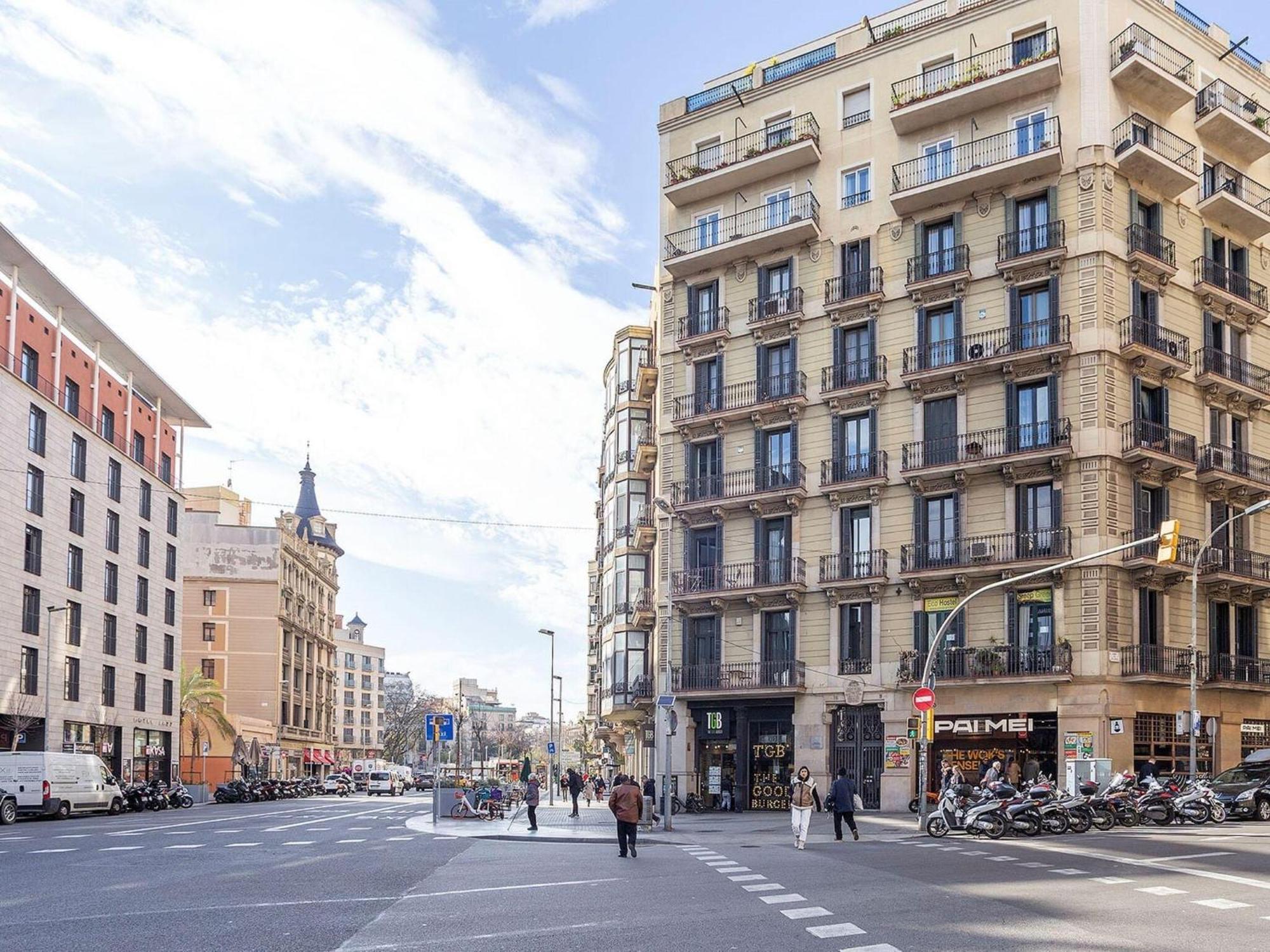 Luxurious For 9 People Recently Renovated In The Center Of *